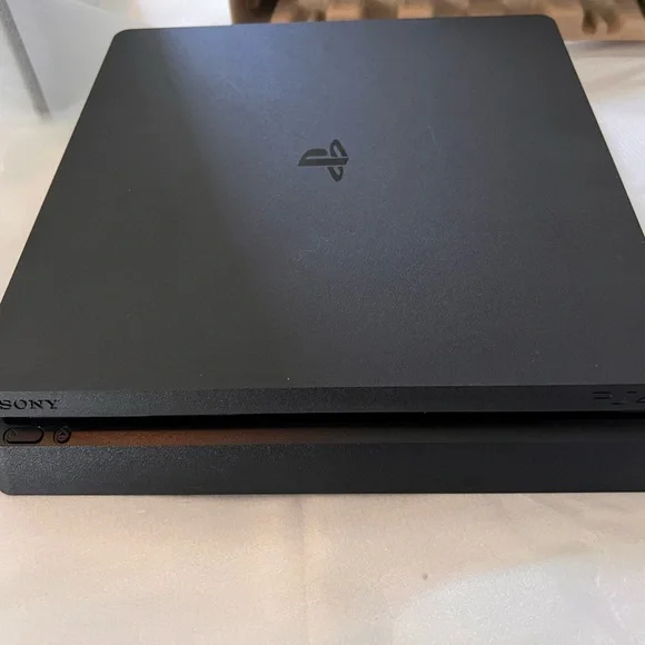 PS4 console slim 1TB